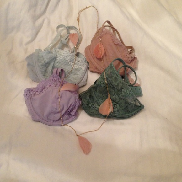 Lot of 4 Victoria's Secret bras!