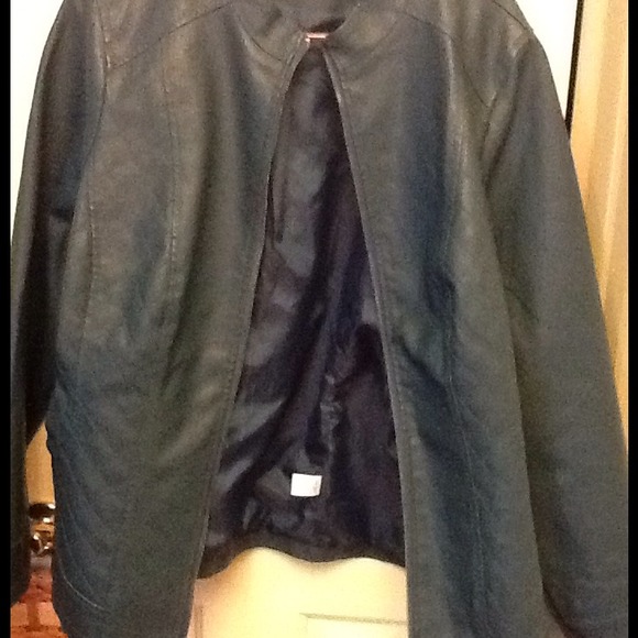 Susan graver 1x faux leather jacket green/teal