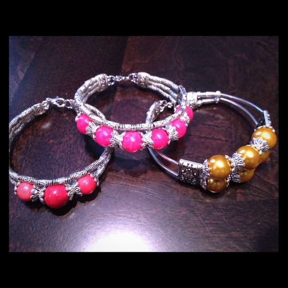 ❤Set of 3 fashion bracelets: pink, red, and gold
