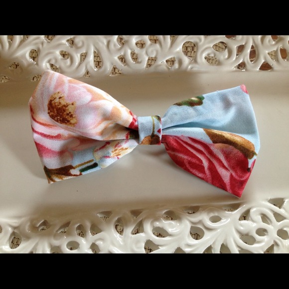 Light blue flowered bow
