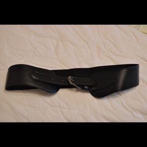 Black stretchy belt. NWOT