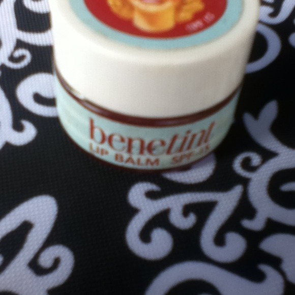 Benefit lip balm RED