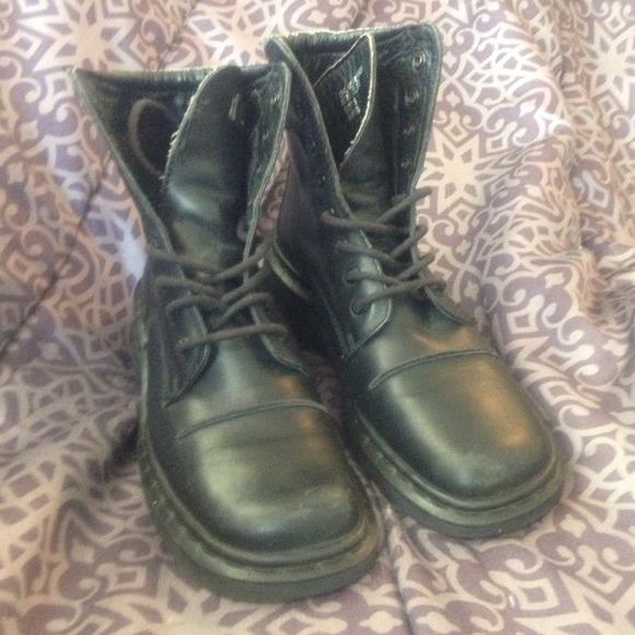 💜Size seven dr. Martens💜