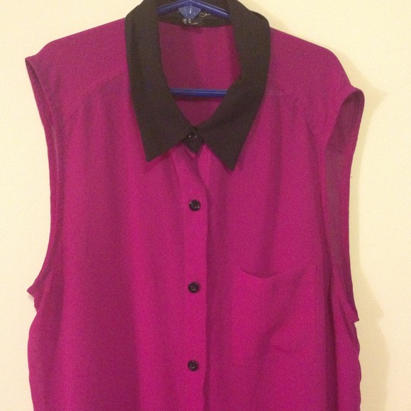 🔴BUNDLED🔴 Purple/Black Sleeveless Button Up - Picture 2 of 4