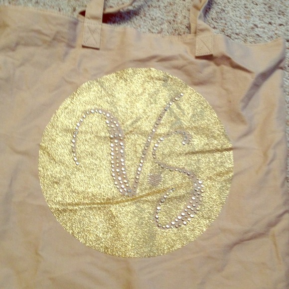 Victoria secret beach bag :)