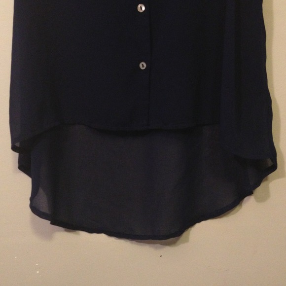 🔴SOLD In Bundle🔴Navy Sheer Sleeveless Button Up - Picture 3 of 4