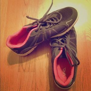 ✅ Ryka Running Shoes, Size 9