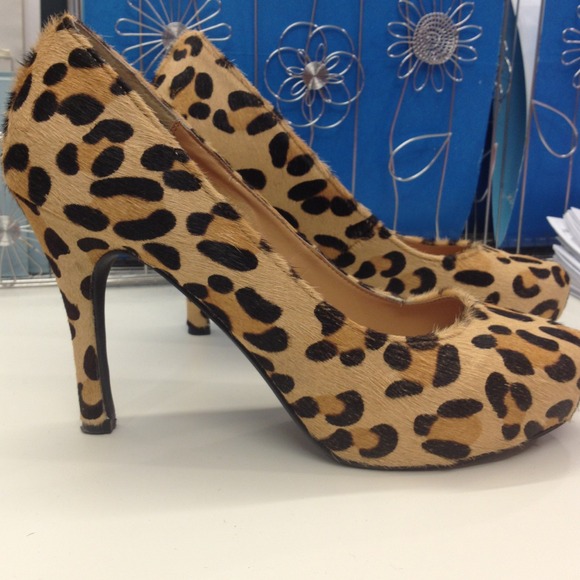 Theme brand calf hair pumps