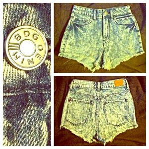 High waist acid-wash cut off shorts!