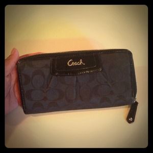 💥NO TRADE💥 Coach wallet🌟MAKE AN OFFER🌟