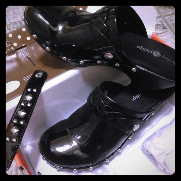 Lindsey Phillips clogs