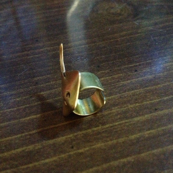 🚫SOLD🚫Sting ray non pierced ear earring🚫 - Picture 2 of 3