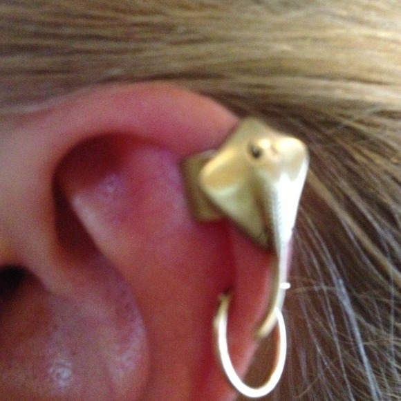 🚫SOLD🚫Sting ray non pierced ear earring🚫 - Picture 3 of 3