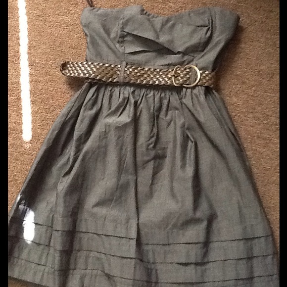 Sleeveless kinda blue jean color with brown belt - Picture 1 of 1