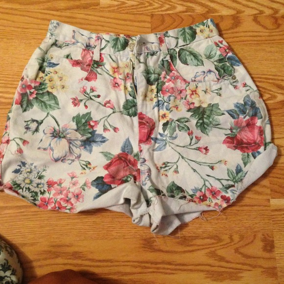 High Waisted Floral Shorts ❤SOLD❤