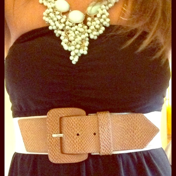 Tan and white stretchy accent belt