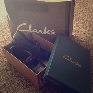 Clark's bendable's. black leather flats.