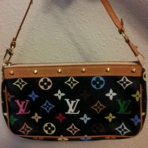 💯Authentic LV pochette.