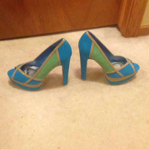 💢SOLD IN BUNDLE💢 Journey Collection Stilettos - Picture 2 of 4