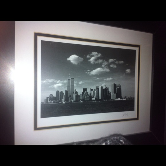 Set of 2 "city" pictures with frames.