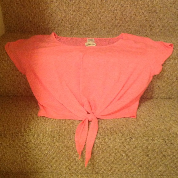 🎀 4x’s Host Pick PINK Lace Back Tee 🎀 - Picture 2 of 3