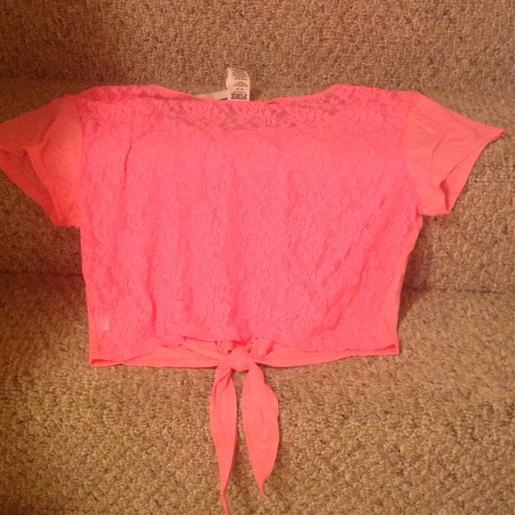 🎀 4x’s Host Pick PINK Lace Back Tee 🎀 - Picture 3 of 3