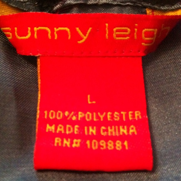 ❗Sold- Bundled❗Fun Ruffle Top - Picture 3 of 3