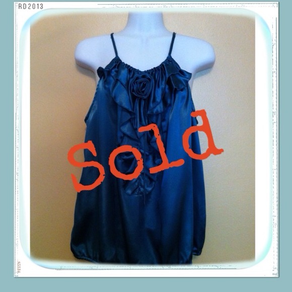 ❗Sold- Bundled❗Fun Ruffle Top - Picture 1 of 3