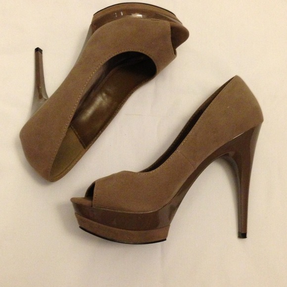 ⛔SOLD IN BUNDLE⛔ Brown gray peep toe pumps
