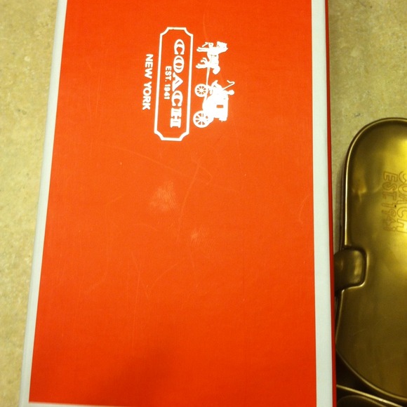 Coach - Picture 2 of 3