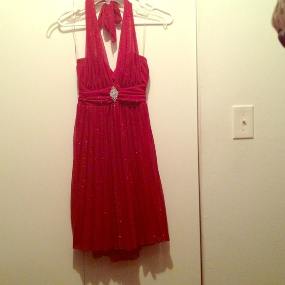Red dress with center broach. - Picture 1 of 2