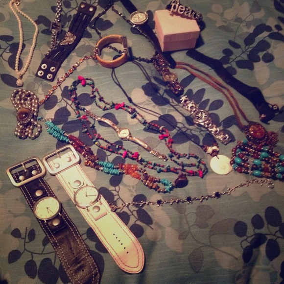 🎉🎈BUNDLE❗️🎉🎈Random Fashion Jewelry