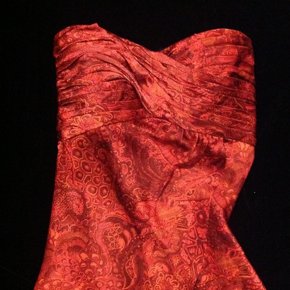 ❌❗SOLD❌❗Banana Republic 100% silk strapless top - Picture 2 of 4