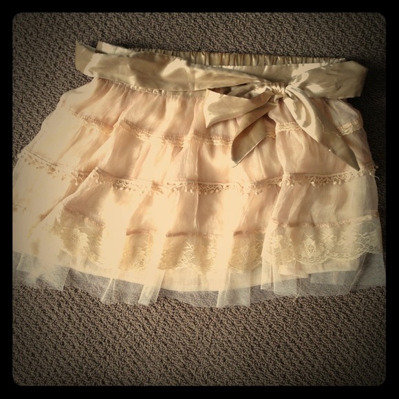 🔴SOLD lace off white skirt