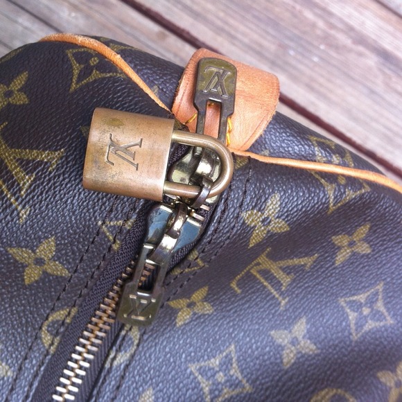 🚫Sold🚫. Authentic Louis Vuitton Keepall 55 - Picture 2 of 4