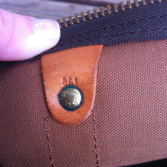 🚫Sold🚫. Authentic Louis Vuitton Keepall 55 - Picture 3 of 4