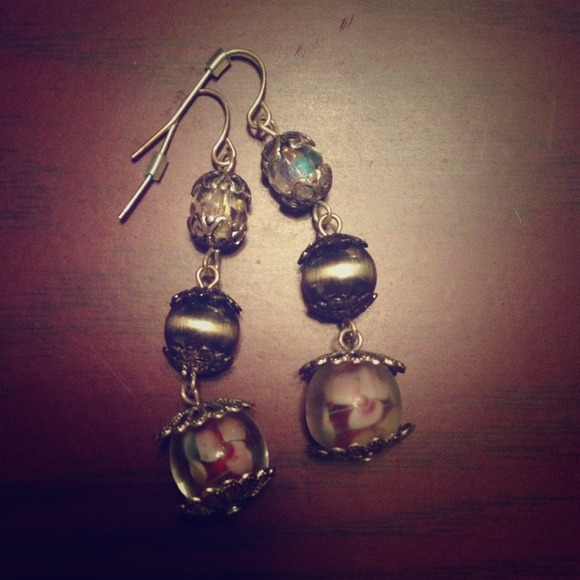 SOLD Vintage Earrings 🎀