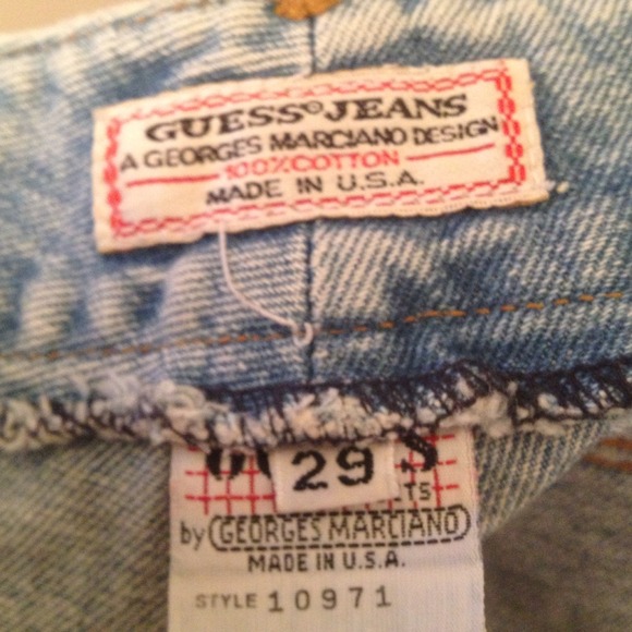 SOLD  Women's jean shorts by Guess - Picture 3 of 3