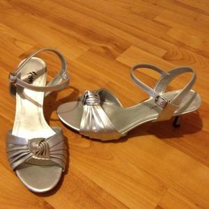 Fioni Silver Low Heels