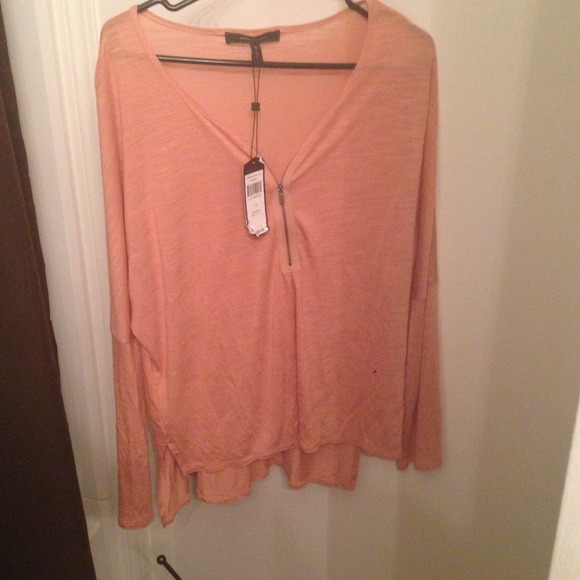 💢Sold on Ebay💢 Bcbg peach high low shirt!