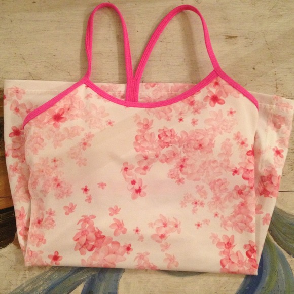 RESERVED @gockyle Lulu lemon tank