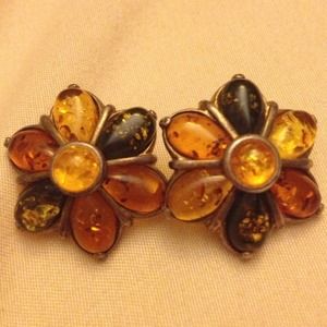 Adorable amber flower earings