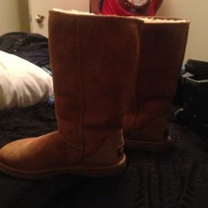 Like new chestnut uggs