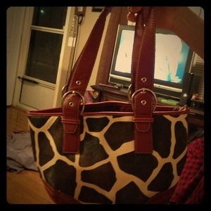 🚫REDUCED🚫 Vivary giraffe purse