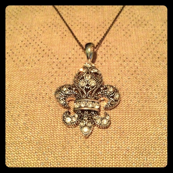 Fleur de lis necklace - Picture 1 of 1