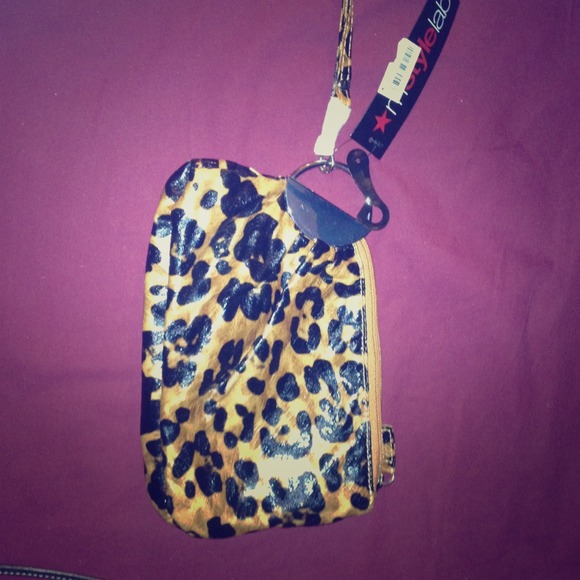Leopard print wristlet with interior pocket - Picture 1 of 2