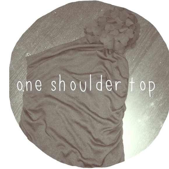 ❌SOLD in bundle w/julieannc❌ NWT one shoulder top