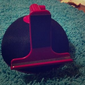 Adjustable iPad dock