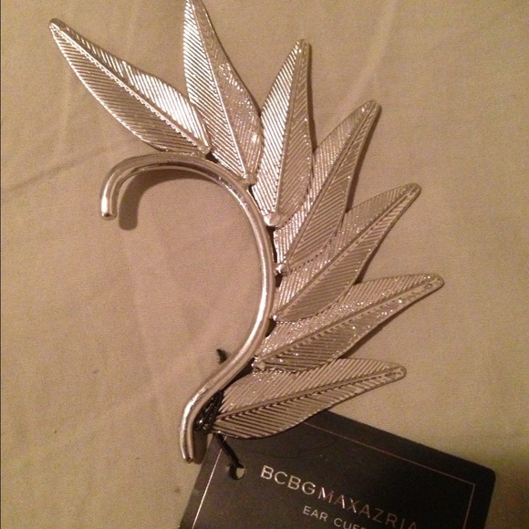 BCBG Ear Cuff NWT