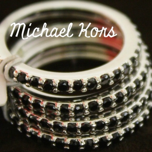 ❌❌SOLD❌❌Michael KORS set of 4 stacked Rings